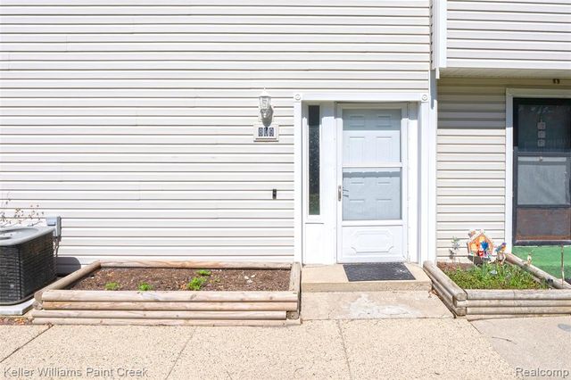 809 Corners Court 23, Lake Orion, MI 48362