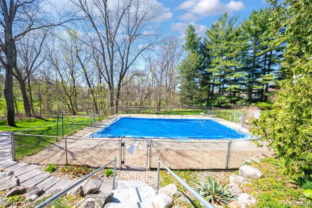 809 Corners Court 23, Lake Orion, MI 48362
