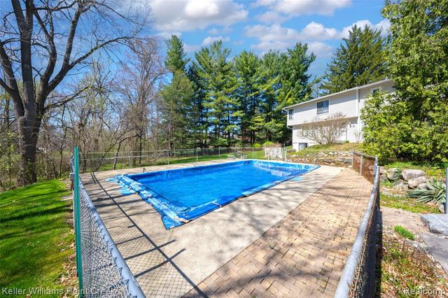 809 Corners Court 23, Lake Orion, MI 48362