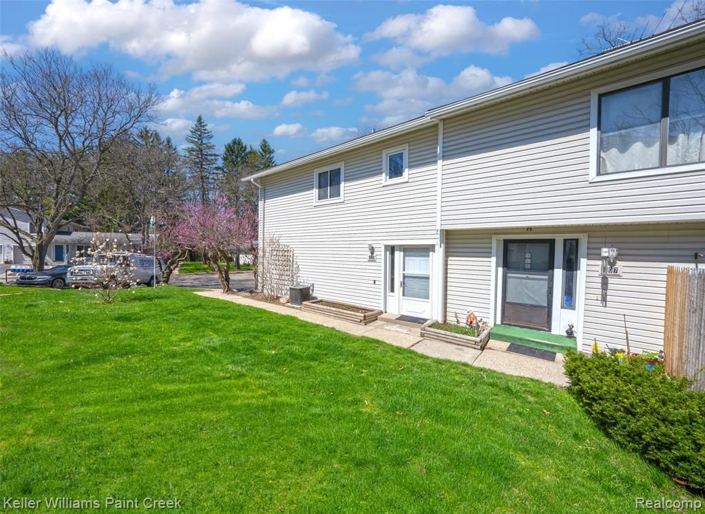 809 Corners Court 23, Lake Orion, MI 48362