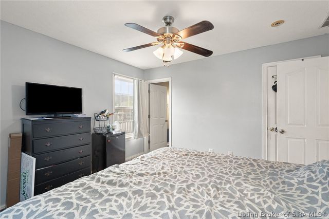 906 Presidential Place, Jeffersonville, IN 47130