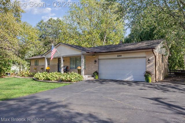 2261 Avondale Street, Sylvan Lake, MI 48320
