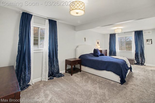 2261 Avondale Street, Sylvan Lake, MI 48320