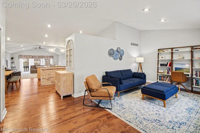 2261 Avondale Street, Sylvan Lake, MI 48320