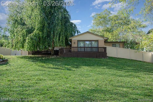 2261 Avondale Street, Sylvan Lake, MI 48320