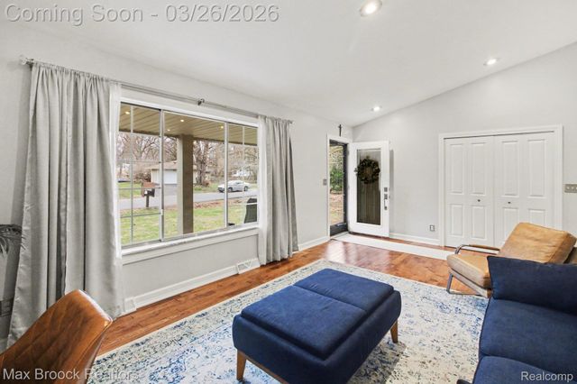 2261 Avondale Street, Sylvan Lake, MI 48320