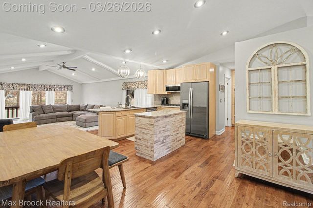 2261 Avondale Street, Sylvan Lake, MI 48320