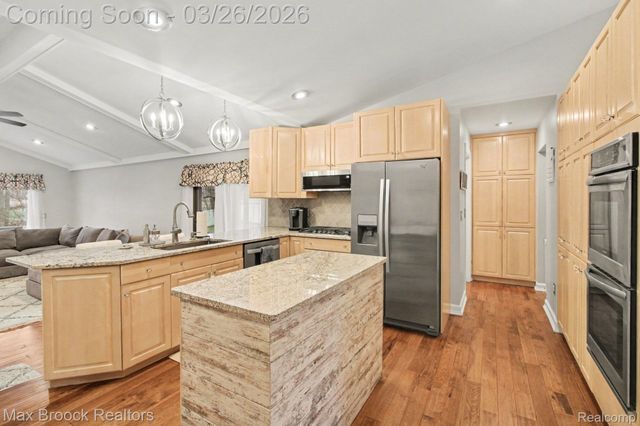 2261 Avondale Street, Sylvan Lake, MI 48320