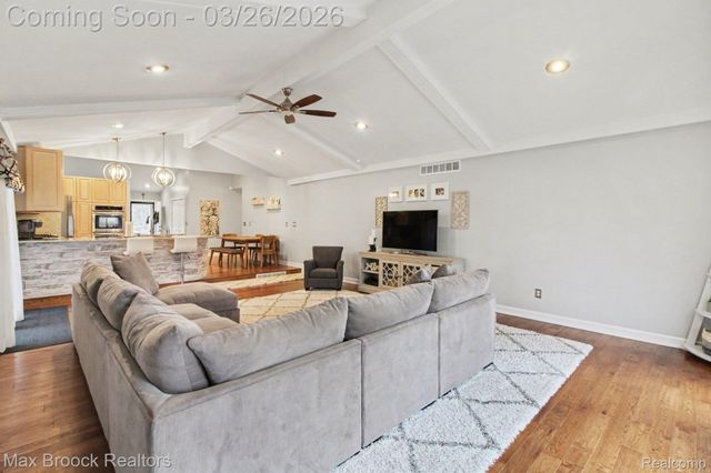 2261 Avondale Street, Sylvan Lake, MI 48320