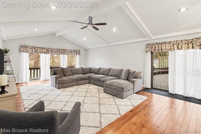 2261 Avondale Street, Sylvan Lake, MI 48320