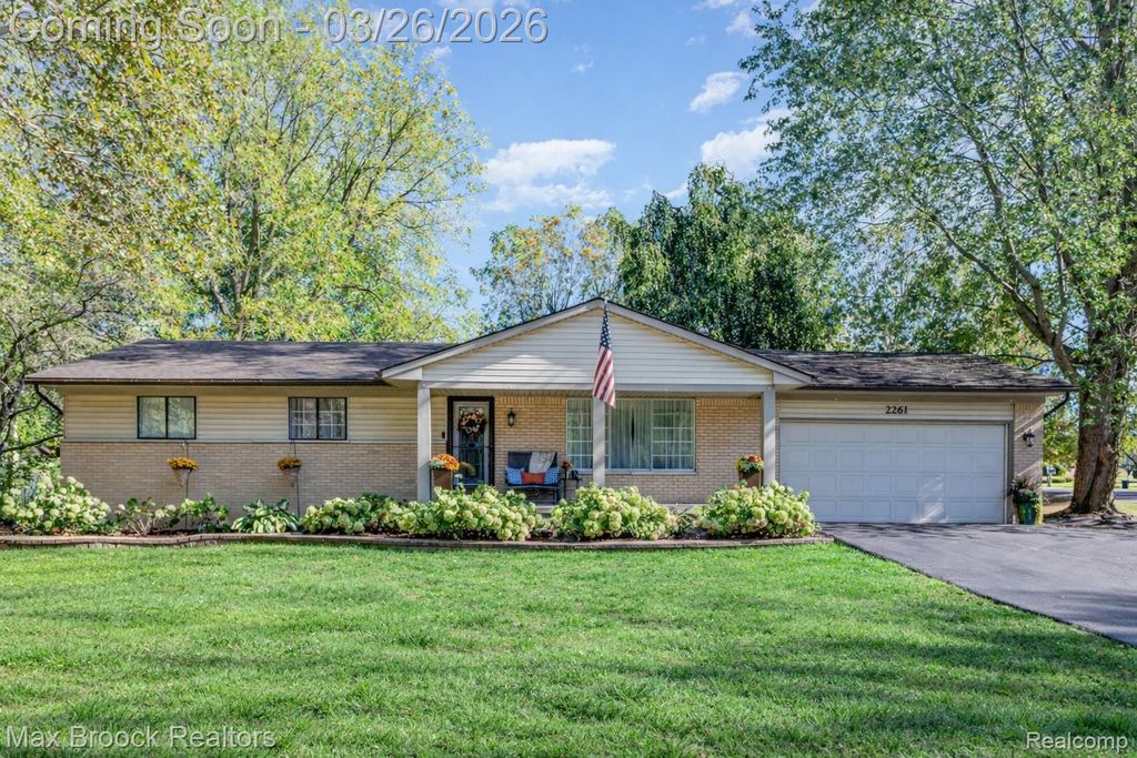 2261 Avondale Street, Sylvan Lake, MI 48320