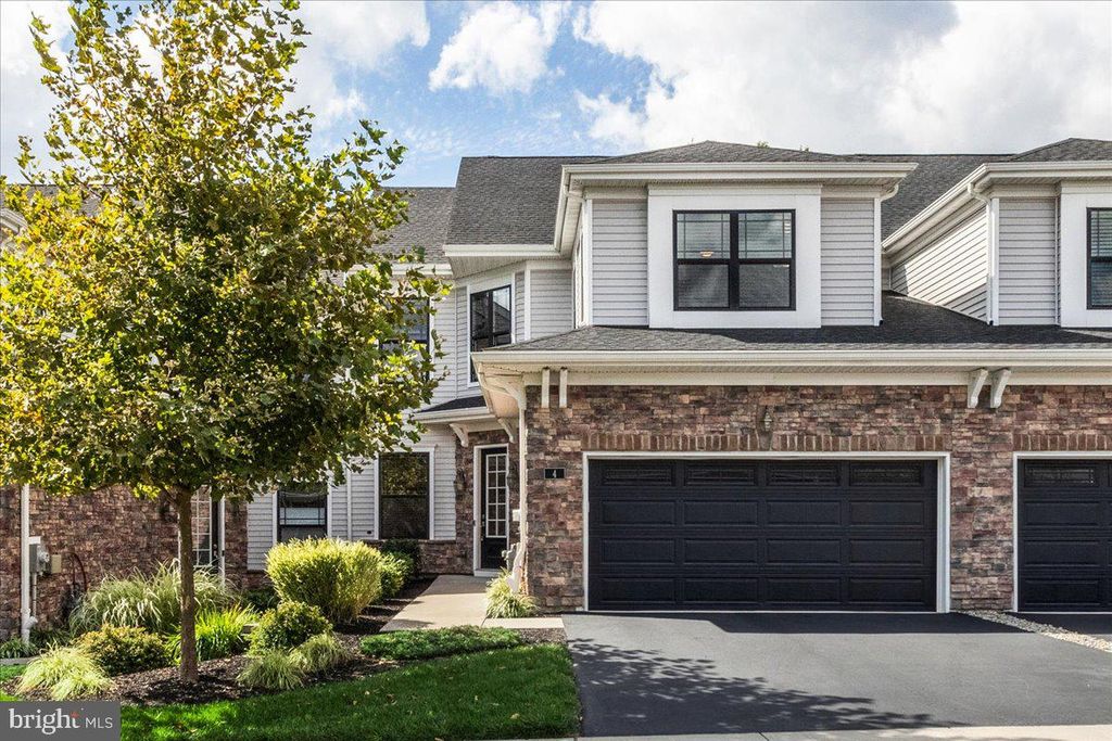 4 DOGLEG LN, Lawrenceville, NJ 08648