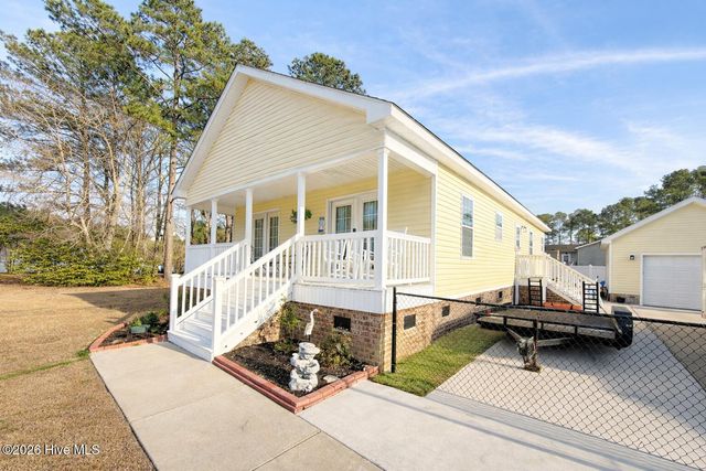 1036 Palm Court SW, Calabash, NC 28467