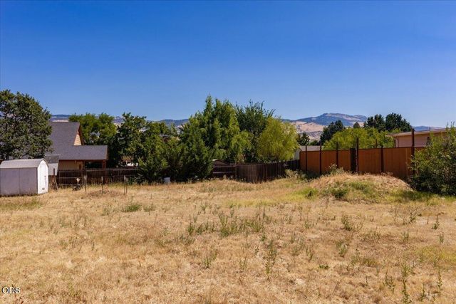 1019 Talent Avenue, Talent, OR 97540