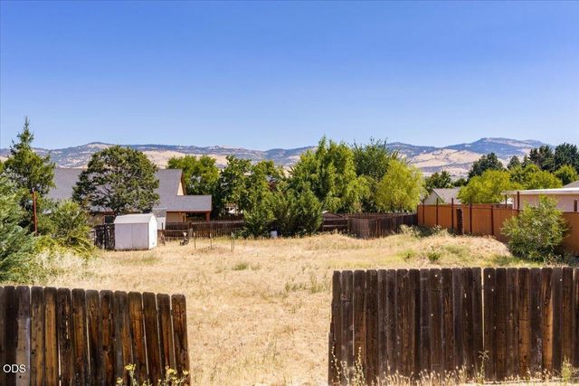 1019 Talent Avenue, Talent, OR 97540