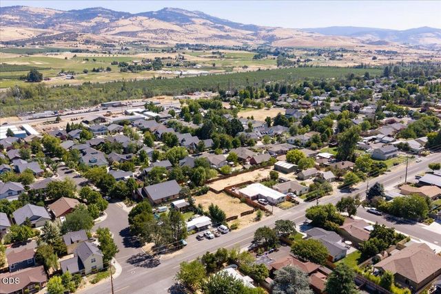 1019 Talent Avenue, Talent, OR 97540