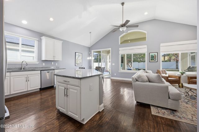 325 HOWLAND Drive, Ponte Vedra, FL 32081