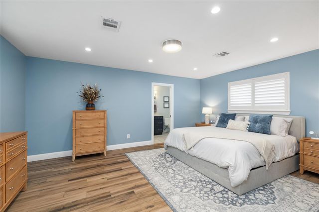 4907 Golf Drive, Houston, TX 77018