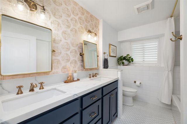4907 Golf Drive, Houston, TX 77018