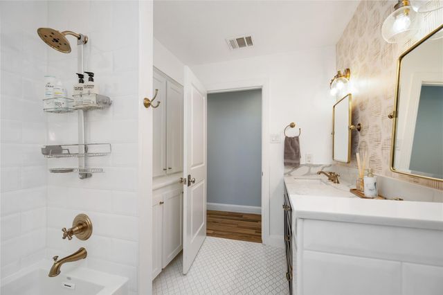 4907 Golf Drive, Houston, TX 77018