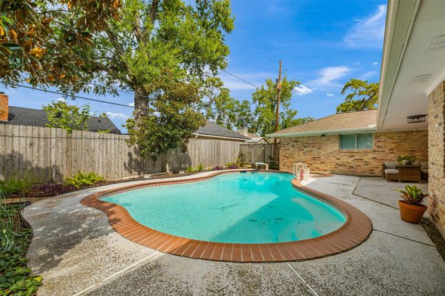 4907 Golf Drive, Houston, TX 77018