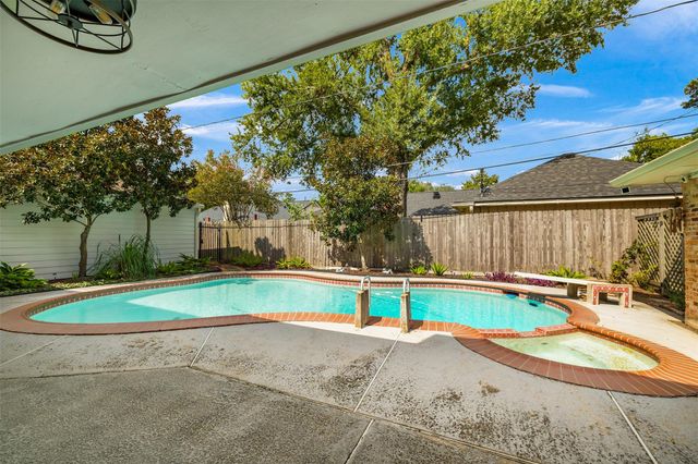 4907 Golf Drive, Houston, TX 77018