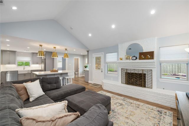 4907 Golf Drive, Houston, TX 77018