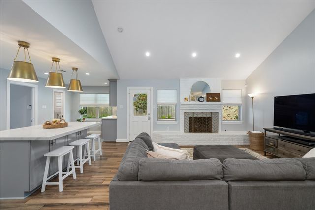 4907 Golf Drive, Houston, TX 77018