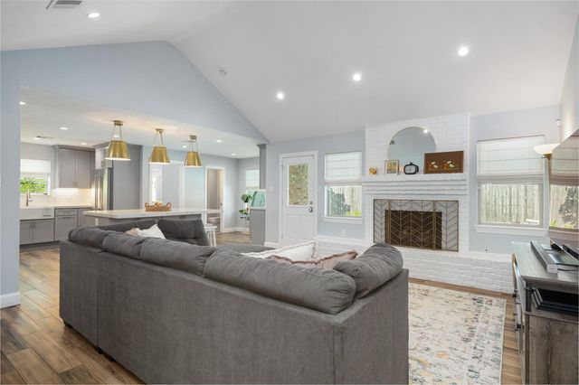 4907 Golf Drive, Houston, TX 77018