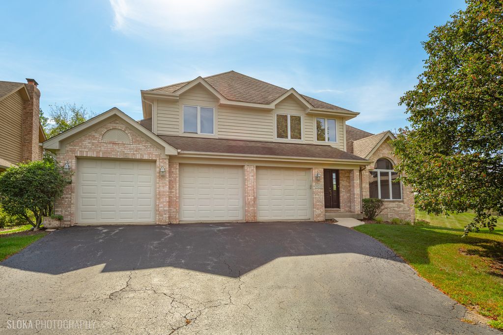 9215 Loch Glen Drive, Lakewood, IL 60014