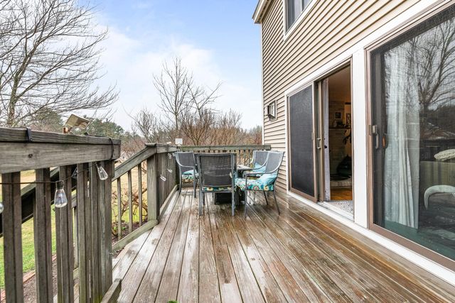 15 Pendleton Lane, Londonderry, NH 03053