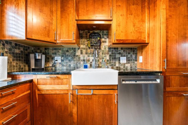 15 Pendleton Lane, Londonderry, NH 03053