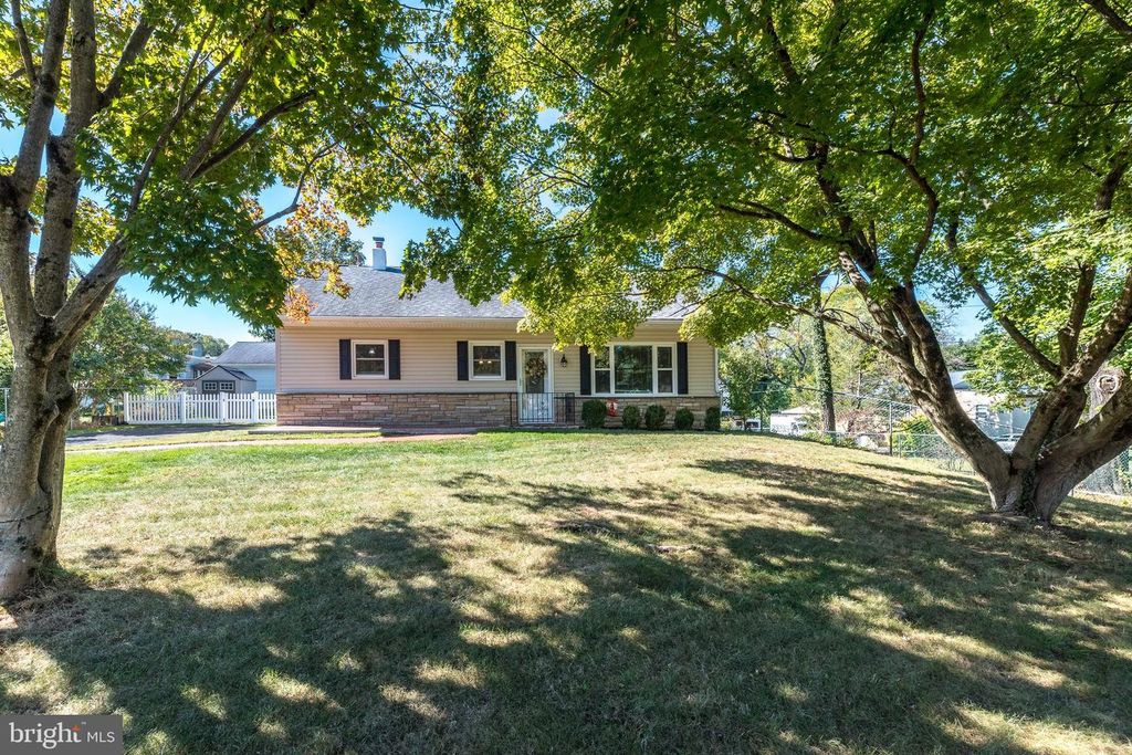 Image 2 of property listing at 2812 MEYER AVE, Glenside, PA 19038