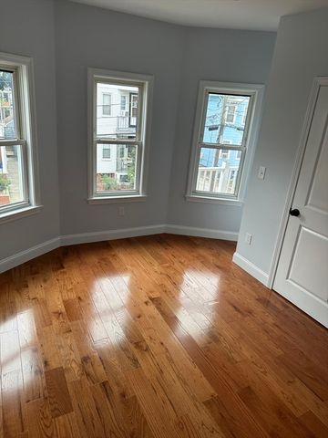 15 Porter St, Everett, MA 02149