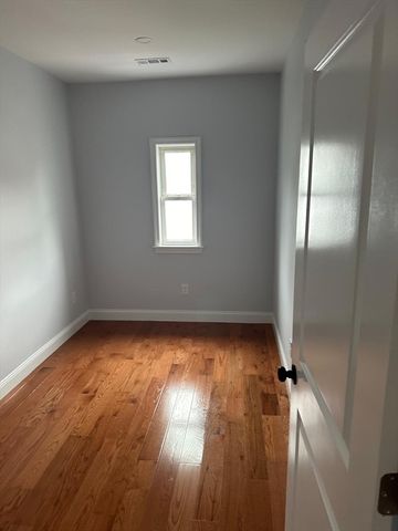 15 Porter St, Everett, MA 02149