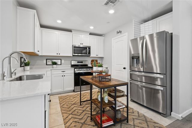 1141 Glistening Acres Avenue, North Las Vegas, NV 89086