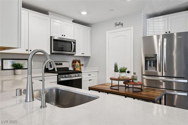 1141 Glistening Acres Avenue, North Las Vegas, NV 89086