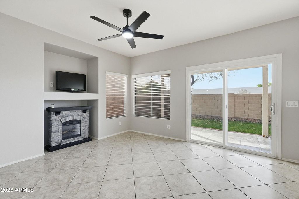 8361 W SALTER Drive, Peoria, AZ 85382 — photo 4