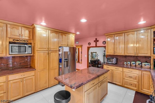 30 Robbins Ave, Berkeley Heights Twp., NJ 07922