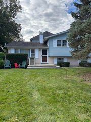 18740 W Willow Point Drive, Grayslake, IL 60030