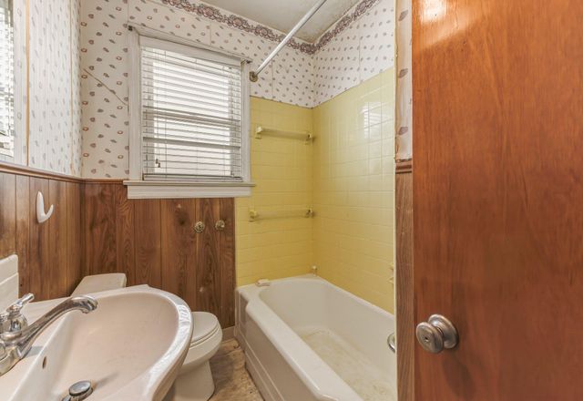 208 LEHIGH AVE, Gloucester City, NJ 08030