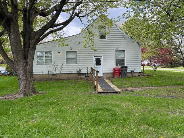 21270 Hillcrest Drive, Clinton Twp, MI 48036