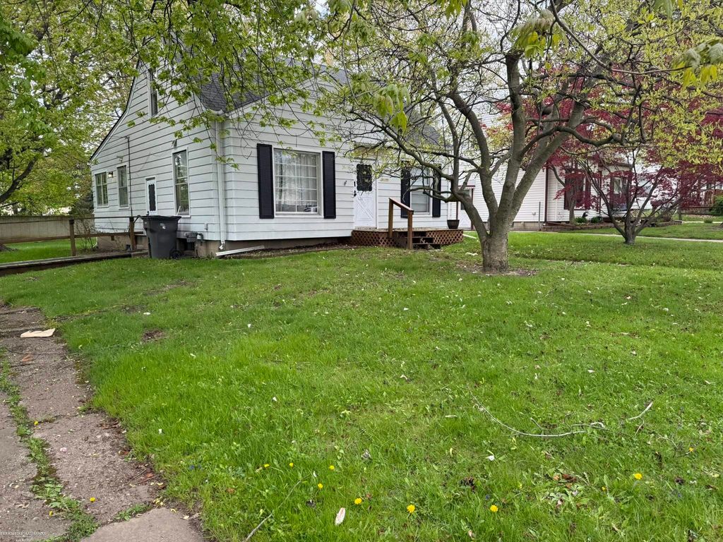 21270 Hillcrest Drive, Clinton Twp, MI 48036