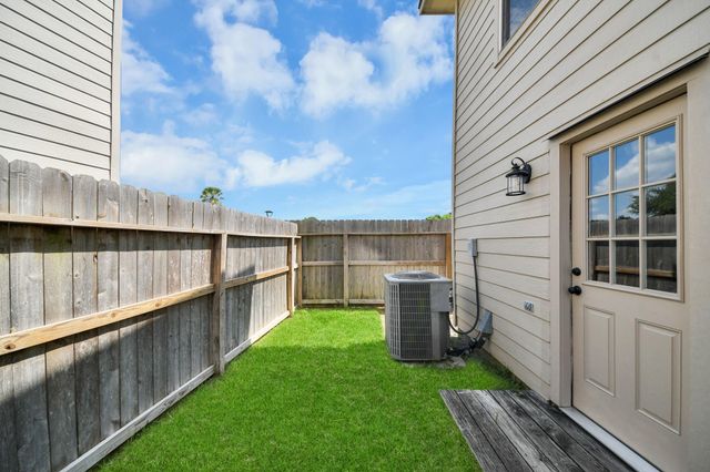 6222 Skyline Drive 26, Houston, TX 77057