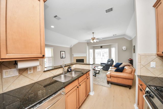 6222 Skyline Drive 26, Houston, TX 77057
