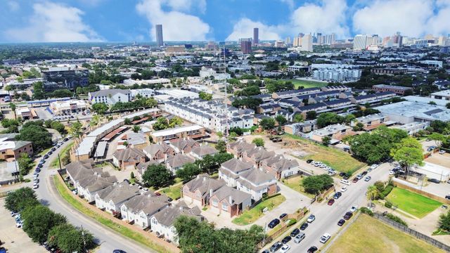 6222 Skyline Drive 26, Houston, TX 77057