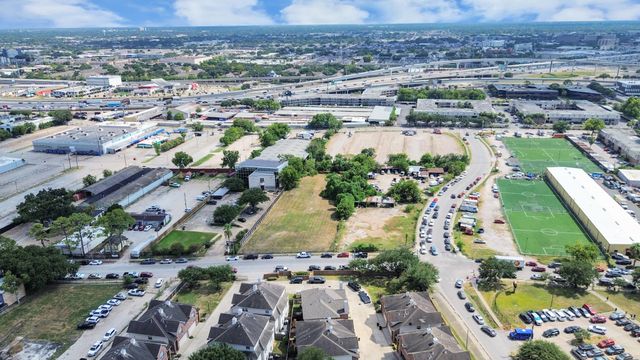 6222 Skyline Drive 26, Houston, TX 77057