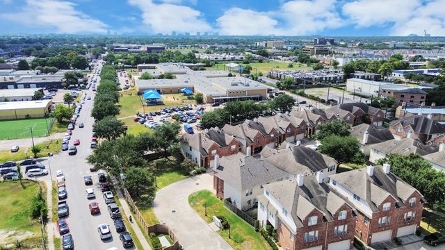 6222 Skyline Drive 26, Houston, TX 77057