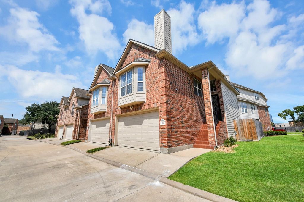 6222 Skyline Drive 26, Houston, TX 77057
