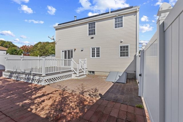35 Grape St, Woburn, MA 01801